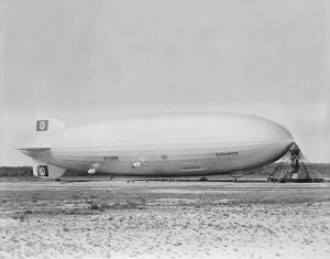 1024px-Hindenburg_at_lakehurst